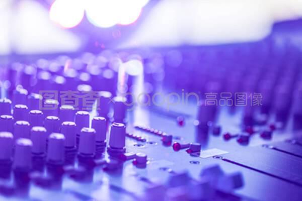 錄音棚混音臺(tái)專業(yè)音樂(lè)制作