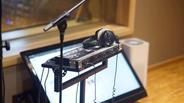 現(xiàn)面向社會(huì)承接各類(lèi)音樂(lè),聲音制作,錄音,混音,錄音棚出租.